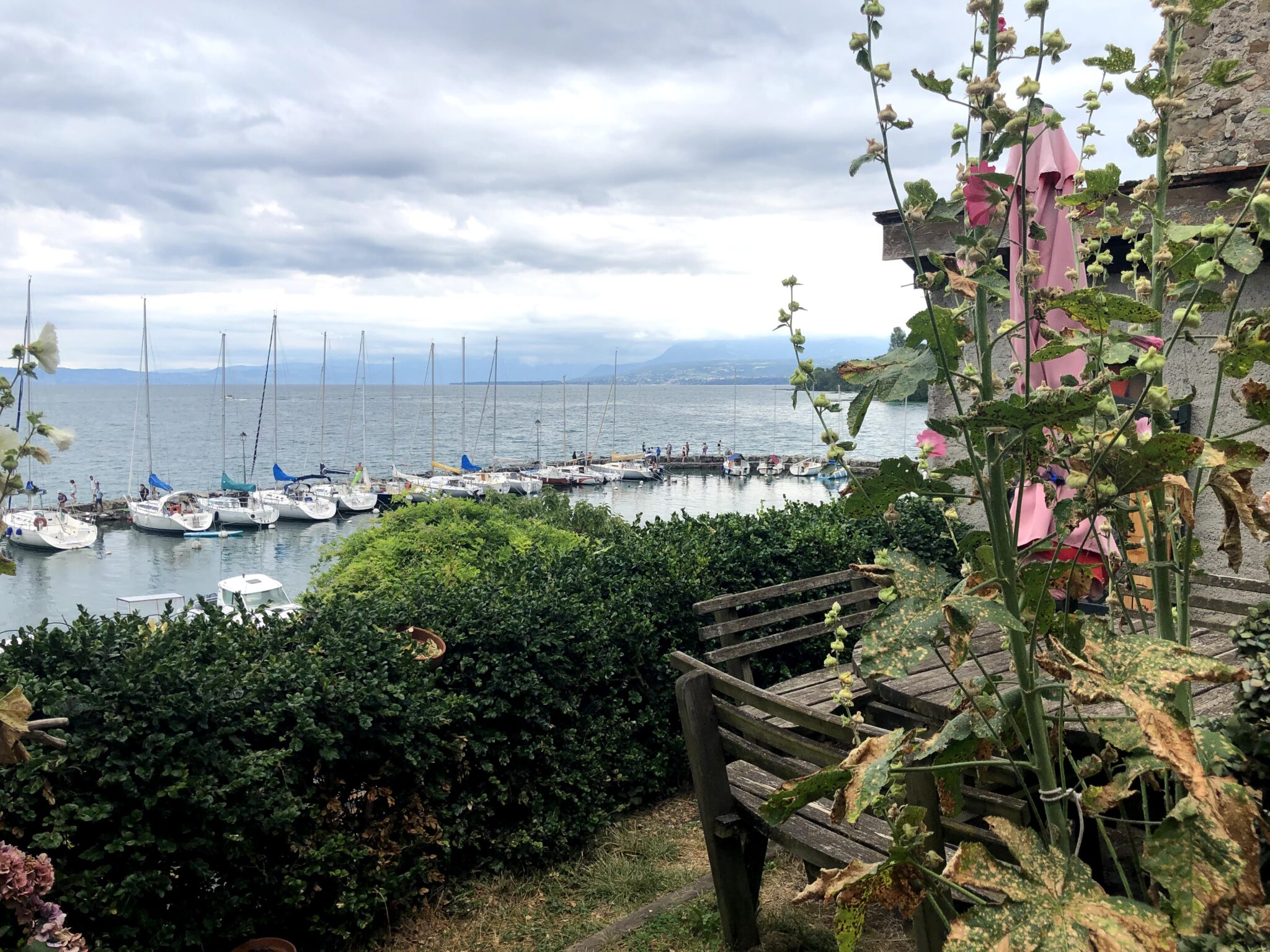 Circuit autour du lac Léman où aller en France et en Suisse — free download