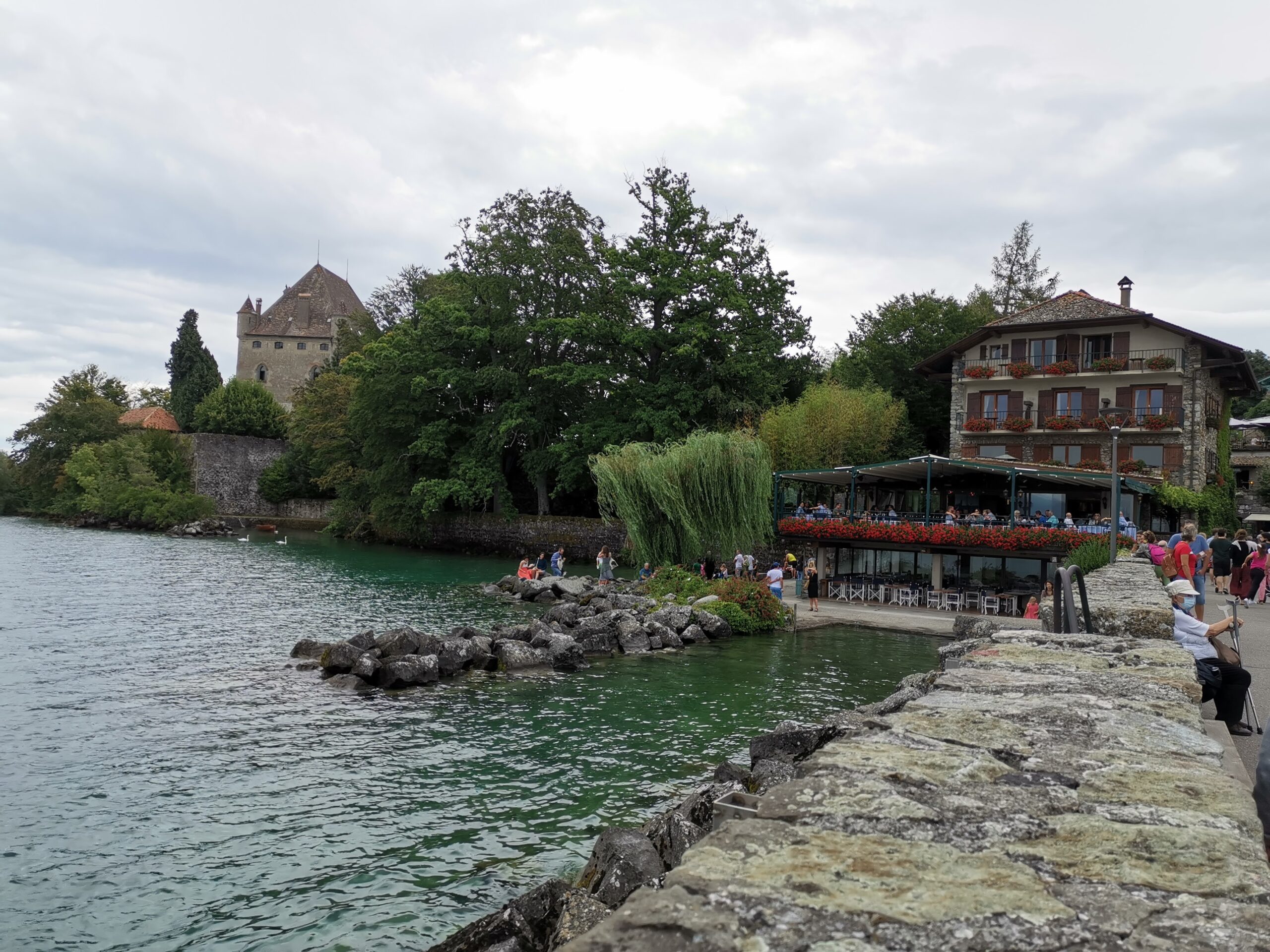 Circuit autour du lac Léman où aller en France et en Suisse — free download